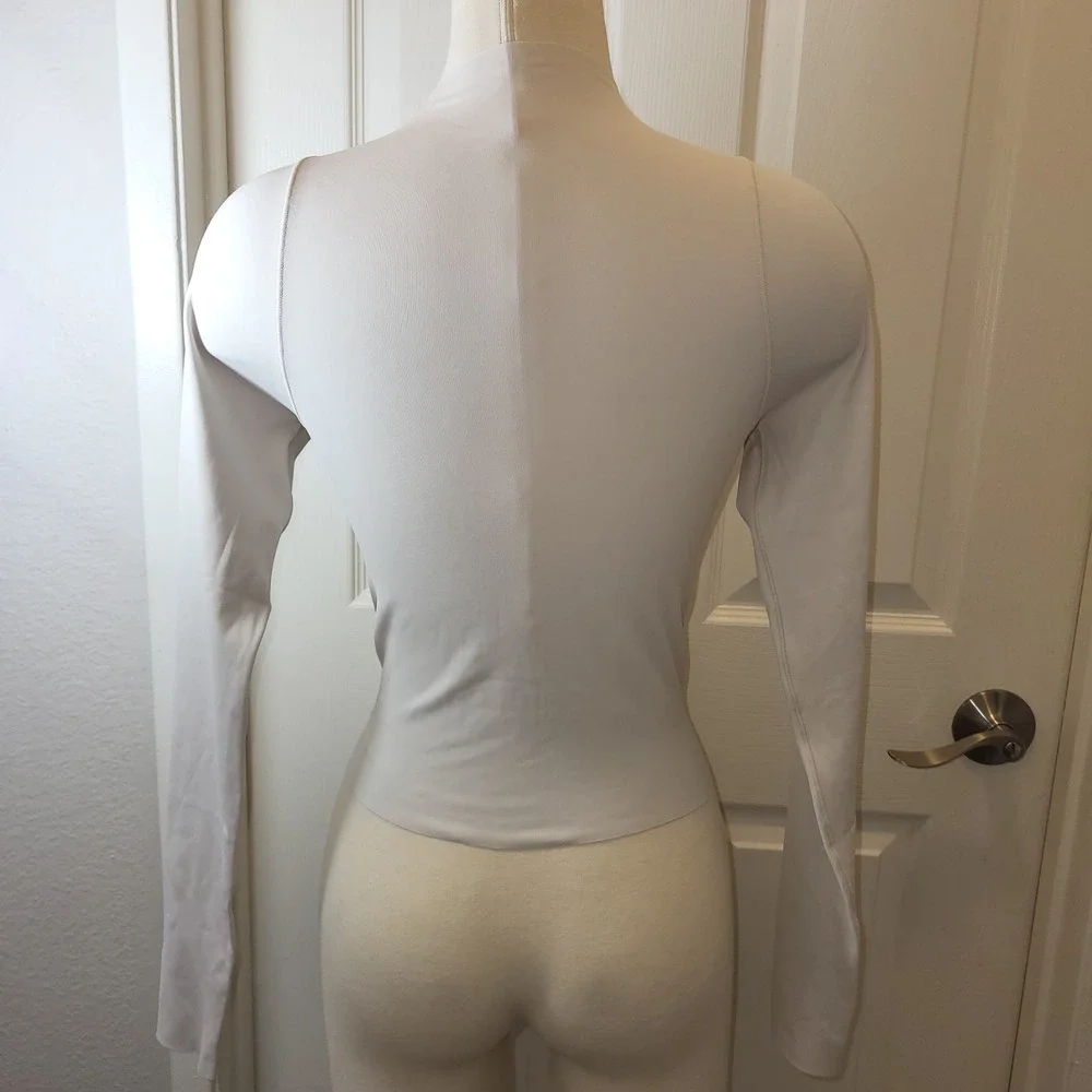Nike One Dri-Fit Women's Long‎ Sleeve Tight Fit Beige Size Small MSRP $75.00